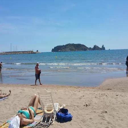 度假居 Near And Emporda Golf